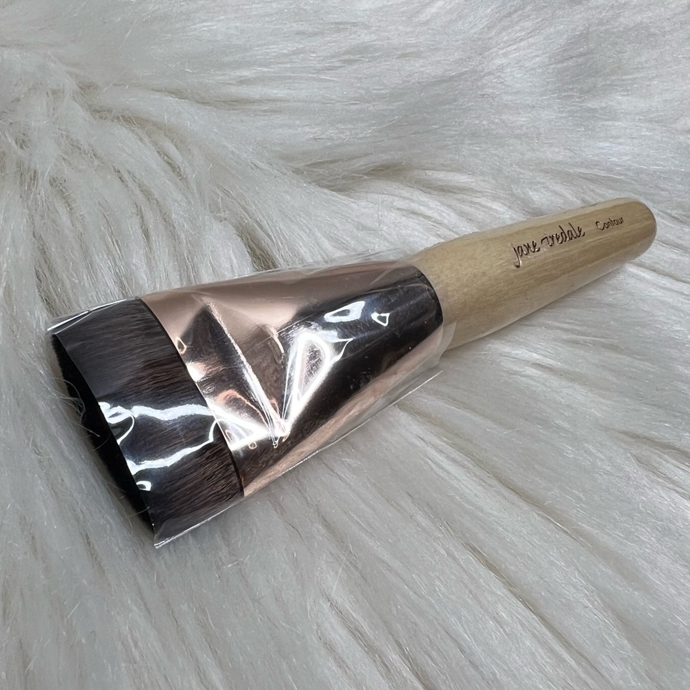 *NEW* Jane Iredale Contour Makeup Brush